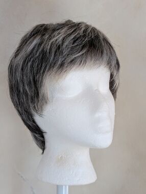 Raquel Welch Pixie Wig SS44/60 Shaded Sugared Licorice